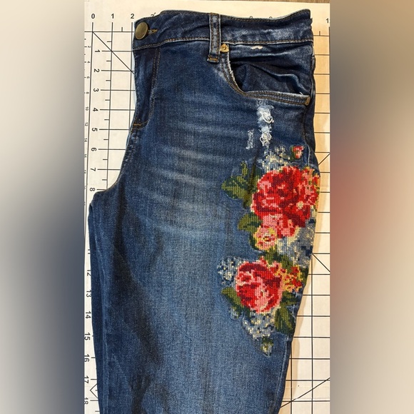 Kut From The Kloth Women’s Size 8 Floral Embroidered Catherine Boyfriend Jeans - Picture 12 of 12
